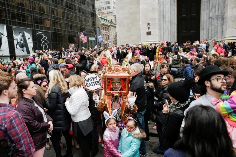 dieu hanh mung le phuc sinh day mau sac o new york