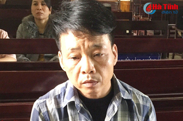 hai doi be gai 8 tuoi yeu rau xanh nhan ban an thich dang