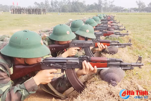 chien sy moi tap ban sung ak bai 1