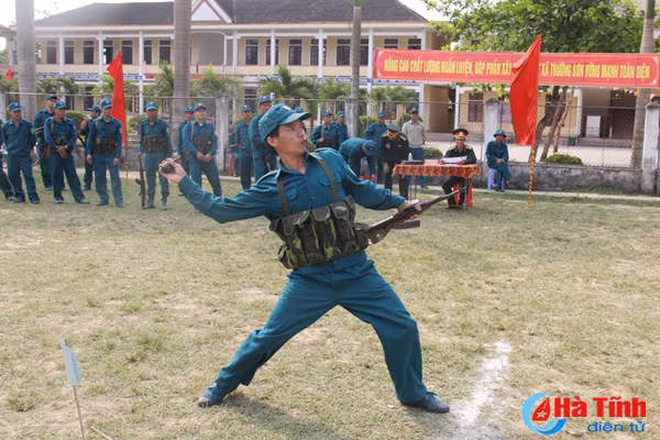 xem chien sy dqtv huyen duc tho ban sung danh vo