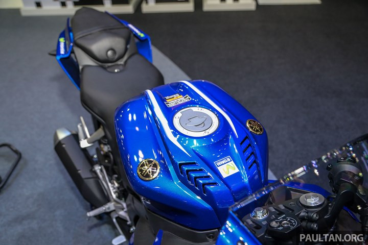 tron bo anh 2 xe the thao yamaha yzf r3 va r15 vua ra mat tai bangkok