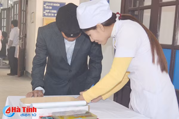 so y te ha tinh tiep nhan 32 cuoc goi duong day nong