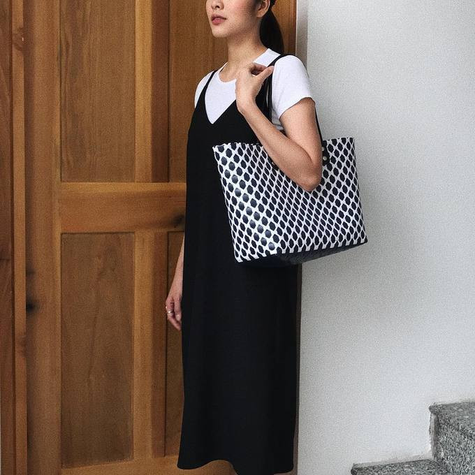 Đủ kiểu diện áo thun trắng không nhàm chán