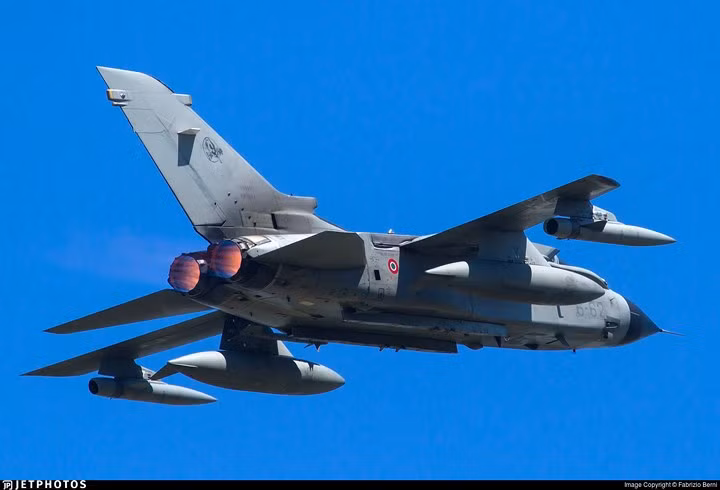 panavia tornado chien dau co bieu tuong cua khong quan chau au bi bo roi