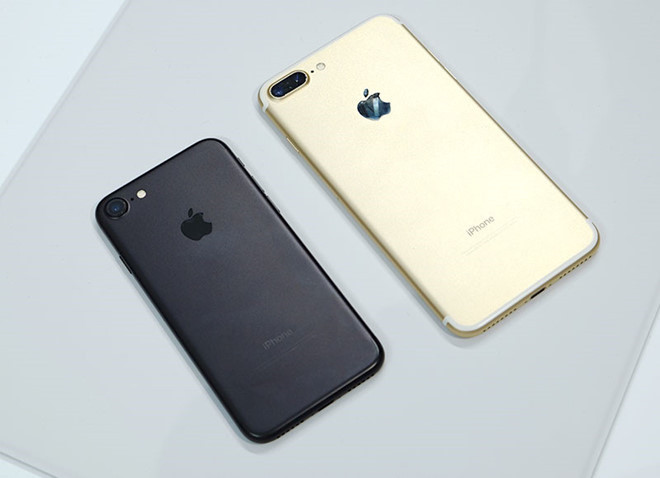 Nếu mua máy khóa mạng, giá iPhone 7, 7 Plus chỉ ngang với một vài smartphone tầm trung. iphone 7 va 7 plus tiep tuc giam gia sau tai viet nam