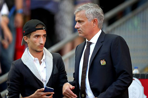 mourinho bat ngo don con trai len bang ghe huan luyen m u