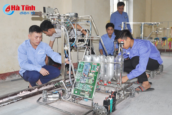 cao dang nghe cong nghe ha tinh vao vong chung ket robocon toan quoc