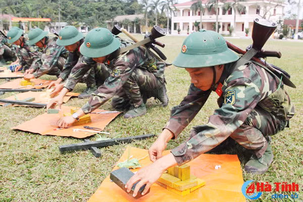 chien sy moi tap ban sung ak bai 1