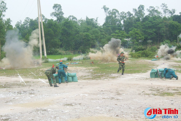 xem chien sy dqtv huyen duc tho ban sung danh vo