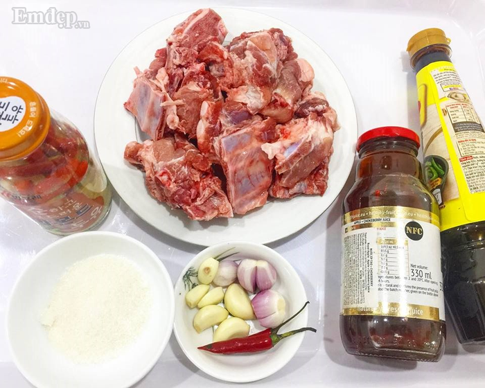 ngay mua vao bep voi mon suon sot mat ong