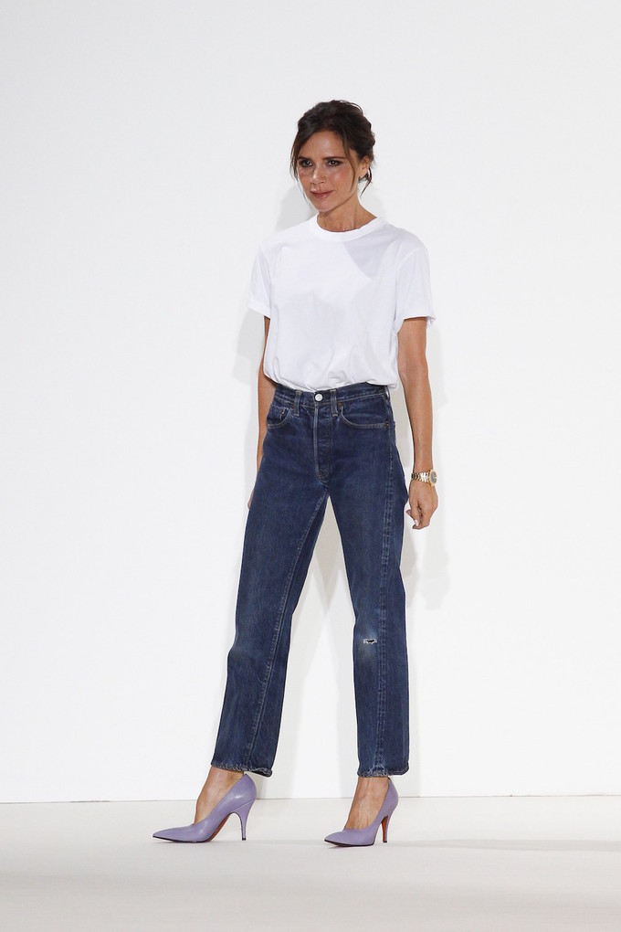 Đủ kiểu diện áo thun trắng không nhàm chán