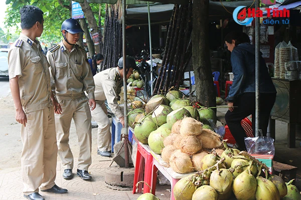 phuong nam ha ra quan lap lai trat tu do thi