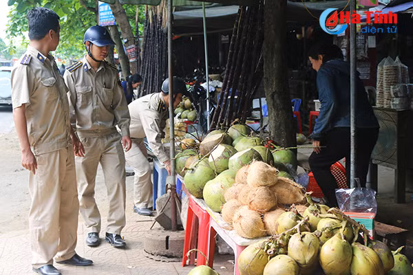 phuong nam ha ra quan lap lai trat tu do thi