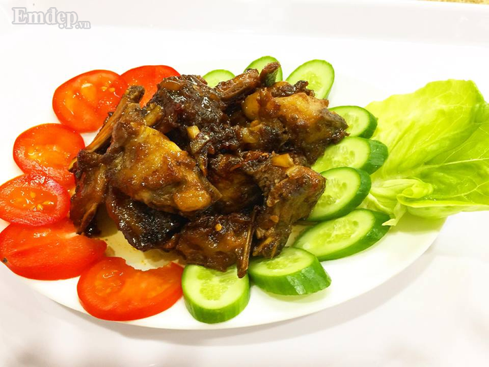 ngay mua vao bep voi mon suon sot mat ong