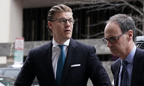 nguoi dau tien bi ket an tu trong cuoc dieu tra nga can thiep bau cu my