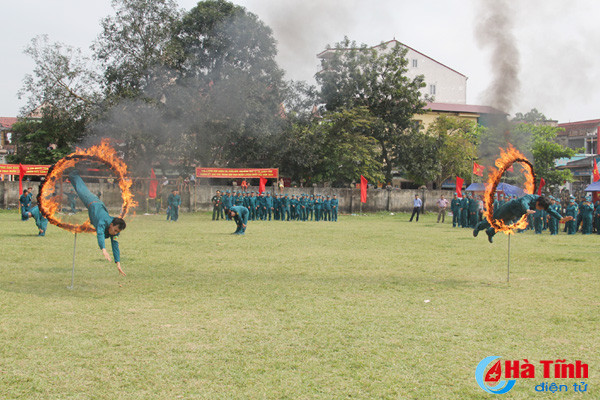 xem chien sy dqtv huyen duc tho ban sung danh vo