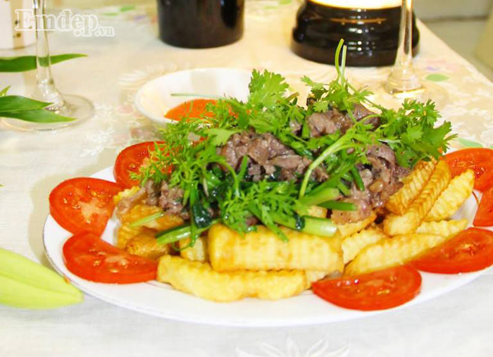 thit bo xao khoai tay che bien theo cach nay thi bao nhieu com cung het