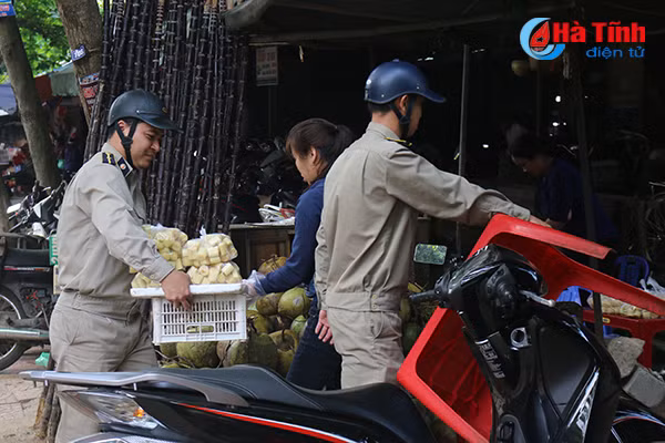 phuong nam ha ra quan lap lai trat tu do thi