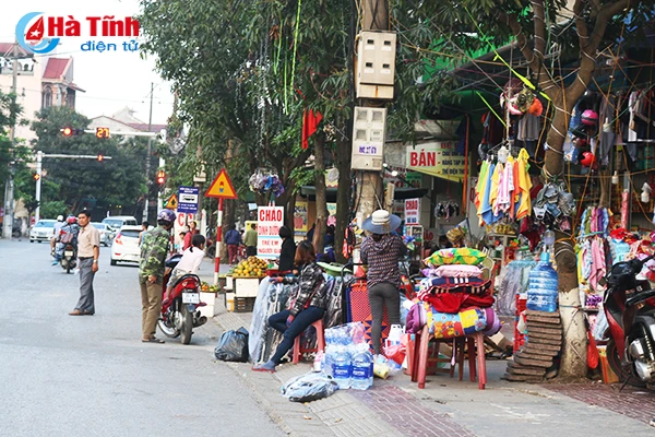 pho khong via he o ha tinh nhu chua bao gio co ngay ra quan