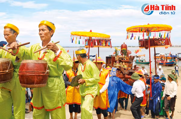 dung khai thac mo sat thach khe bai 10 cuu mot vung du lich