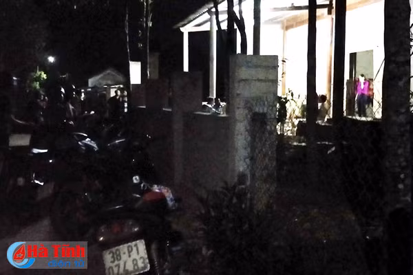 2 hoc sinh la anh em ho bi duoi nuoc khi tam ho