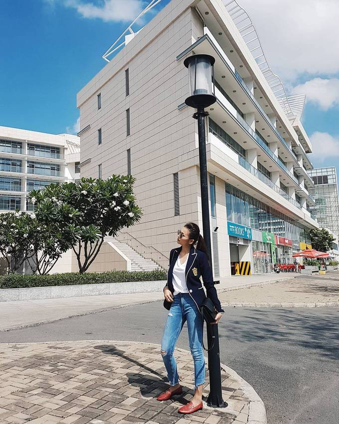 Đủ kiểu diện áo thun trắng không nhàm chán