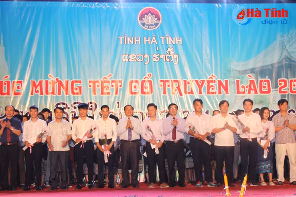 vui don tet co truyen lao tai ha tinh