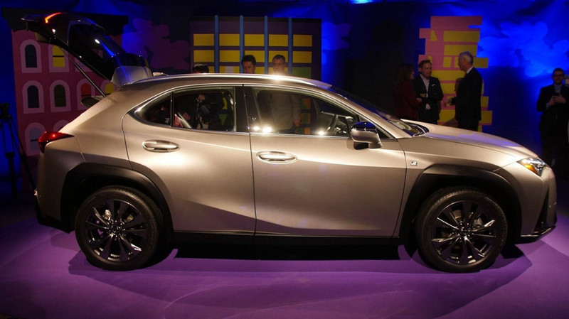 lexus ux 2018 ra mat tai my ve viet nam khong duoi 1 8 ty dong
