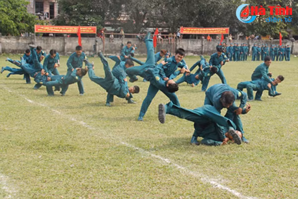 xem chien sy dqtv huyen duc tho ban sung danh vo