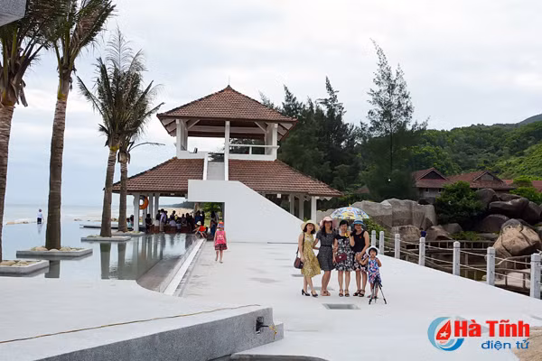 dung khai thac mo sat thach khe bai 10 cuu mot vung du lich