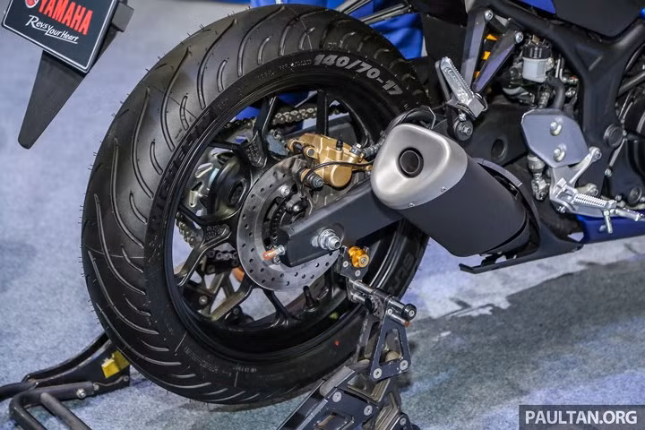 tron bo anh 2 xe the thao yamaha yzf r3 va r15 vua ra mat tai bangkok