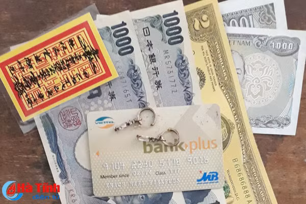 nhan vien y te nhat duoc 2 000 yen nhat tim nguoi tra lai