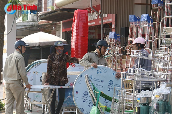 phuong nam ha ra quan lap lai trat tu do thi