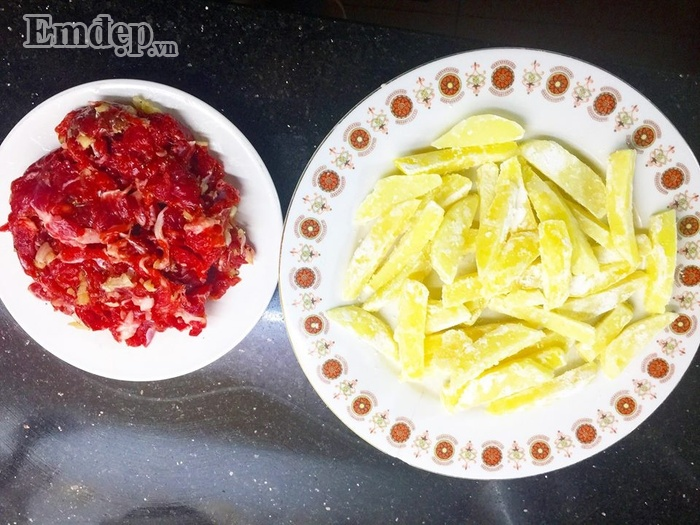 thit bo xao khoai tay che bien theo cach nay thi bao nhieu com cung het