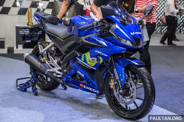 tron bo anh 2 xe the thao yamaha yzf r3 va r15 vua ra mat tai bangkok