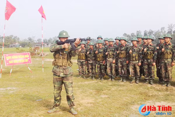 chien sy moi tap ban sung ak bai 1