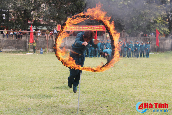 xem chien sy dqtv huyen duc tho ban sung danh vo