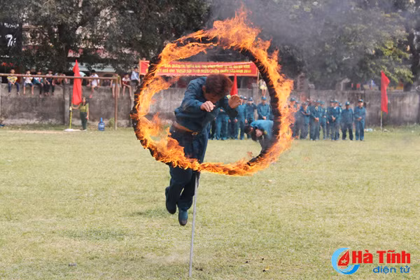 xem chien sy dqtv huyen duc tho ban sung danh vo