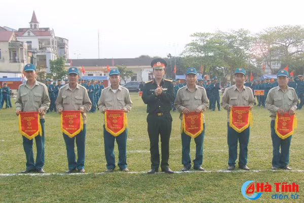 xem chien sy dqtv huyen duc tho ban sung danh vo