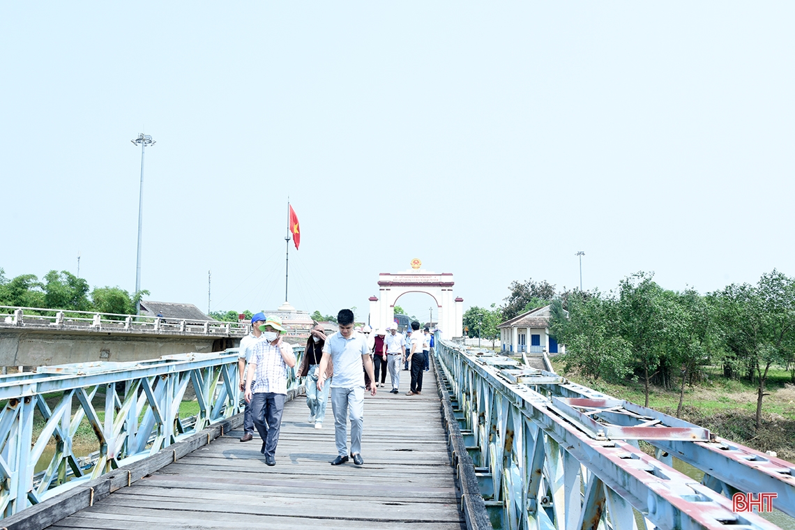 Đoàn đại biểu báo Đảng các địa phương thăm địa chỉ đỏ tại Quảng Trị