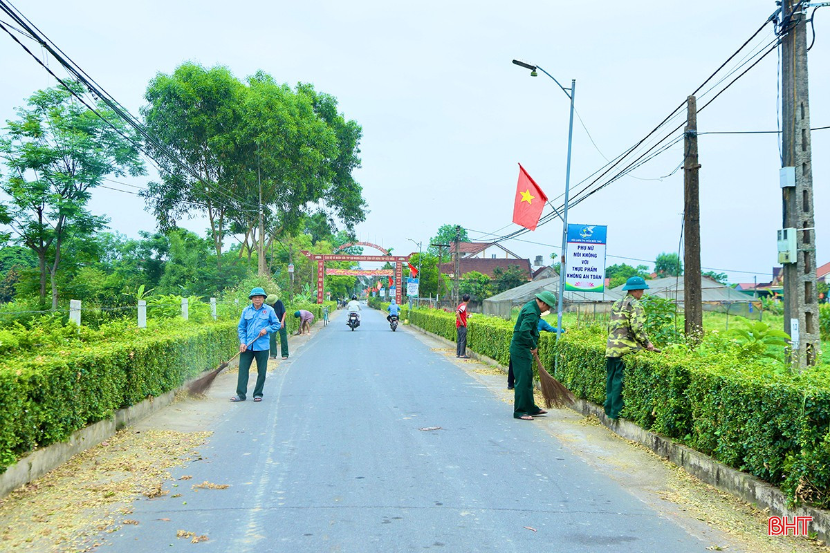 Về thị trấn Đức Thọ những ngày này, bức tranh đô thị văn minh ngày càng rõ nét bởi phong trào xây dựng nông thôn mới vẫn được người dân địa phương duy trì thường xuyên.