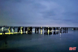 Lật thuyền đánh cá, một ngư dân ở xã Lộc Hà mất tích