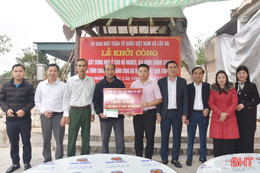 Khởi công, trao tiền hỗ trợ làm nhà cho gia đình khó khăn ở Lộc Hà
