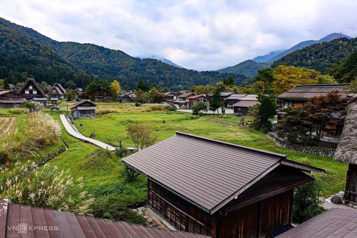 Làng cổ Shirakawa-go ngày chớm thu