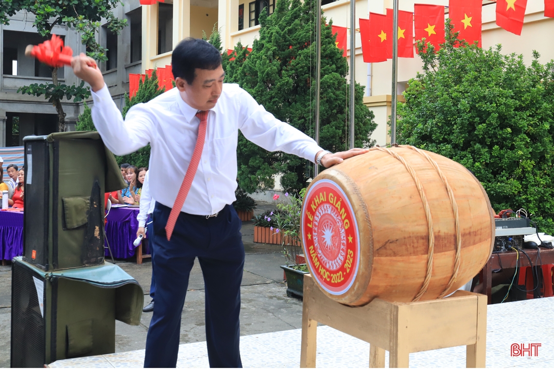 Lãnh đạo Hà Tĩnh chung vui lễ khai giảng năm học mới 2022 - 2023