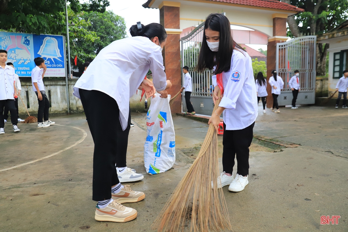 Hơn 350 ngàn giáo viên, học sinh Hà Tĩnh náo nức khai trường