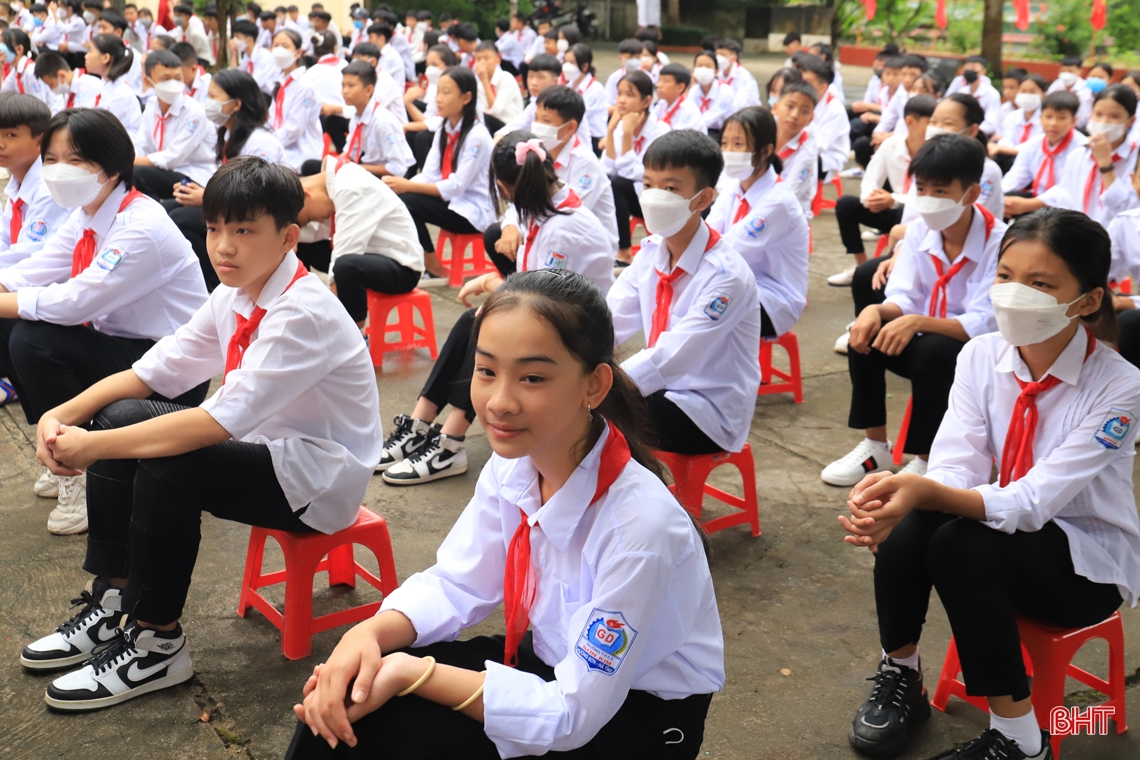 Lãnh đạo Hà Tĩnh chung vui lễ khai giảng năm học mới 2022 - 2023
