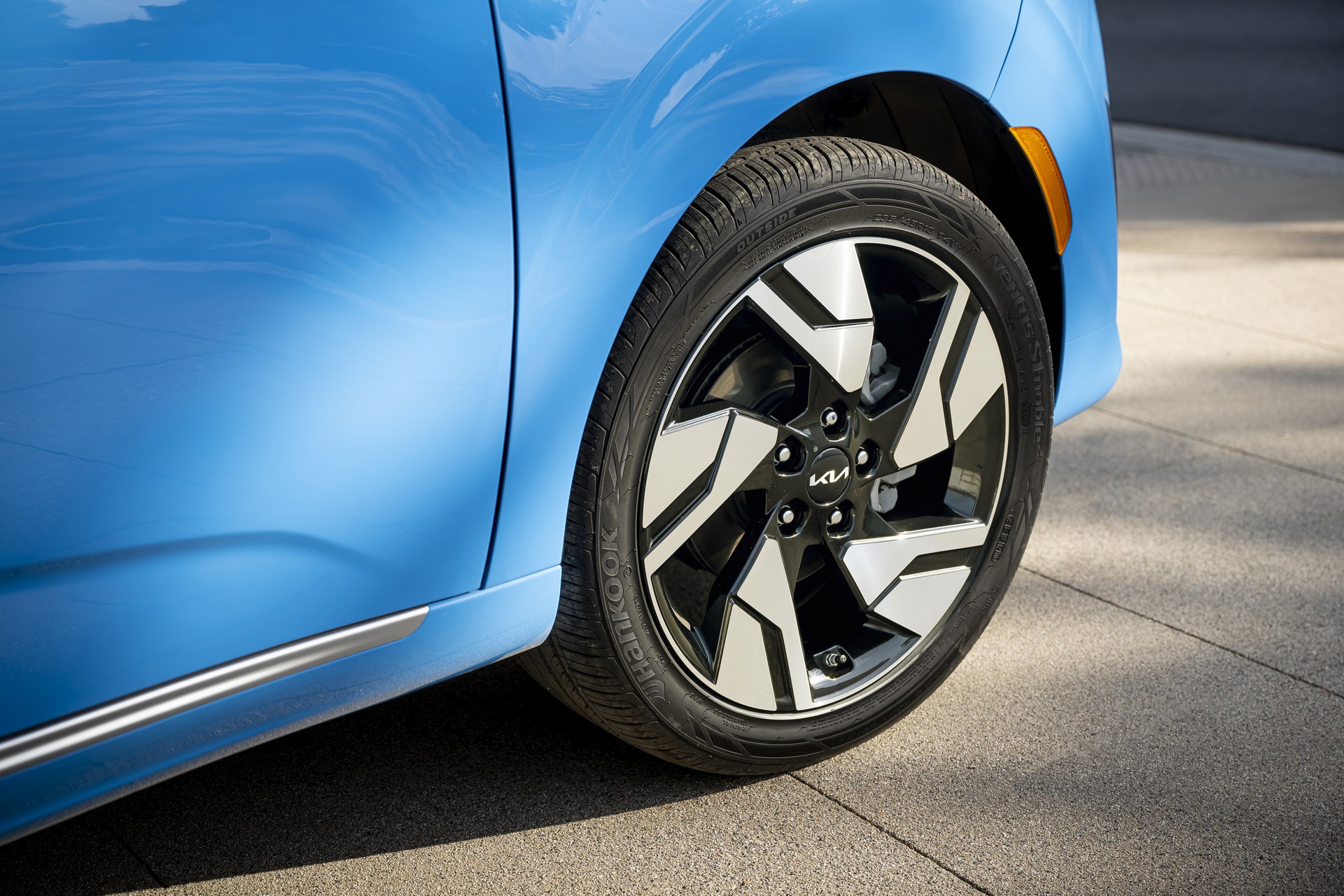 Kia Soul 2023 ra mắt với 5 phiên bản