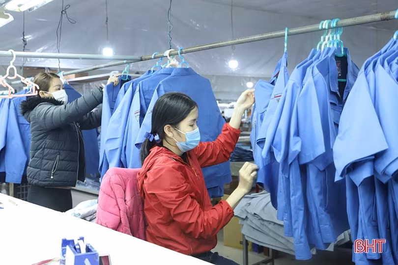 Doanh nghiệp Hà Tĩnh thi đua sản xuất, kinh doanh từ những ngày đầu năm mới