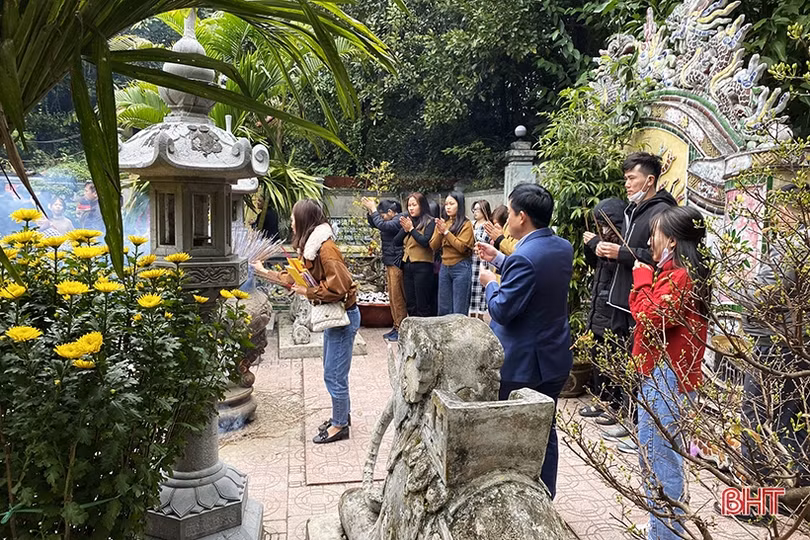 Đền Bà Hải đón gần 60.000 lượt du khách trong những ngày đầu năm mới